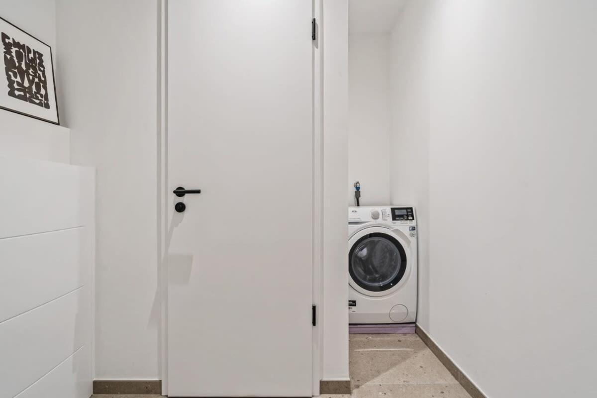 Luxurious 2Br Apt With Balcony In Luxembourg 아파트 외부 사진