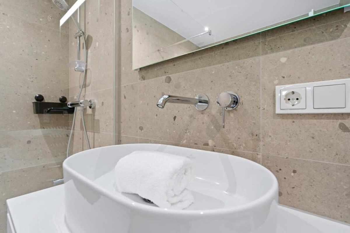 Luxurious 2Br Apt With Balcony In Luxembourg 아파트 외부 사진