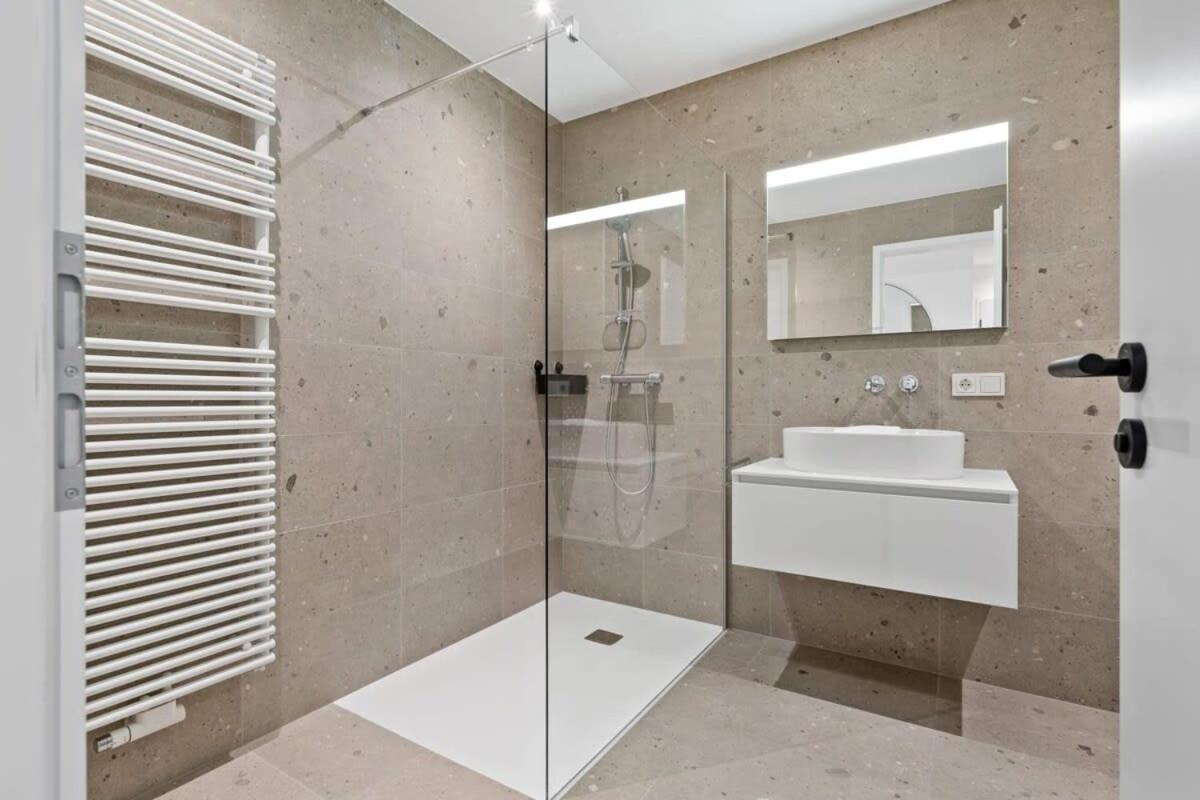 Luxurious 2Br Apt With Balcony In Luxembourg 아파트 외부 사진